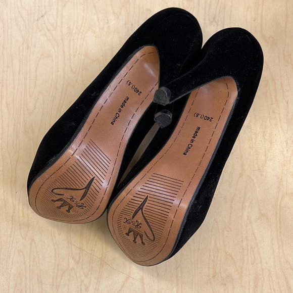 NWOT Ochenta Black Velvet high heeled shoes in size 7 - Picture 4 of 4